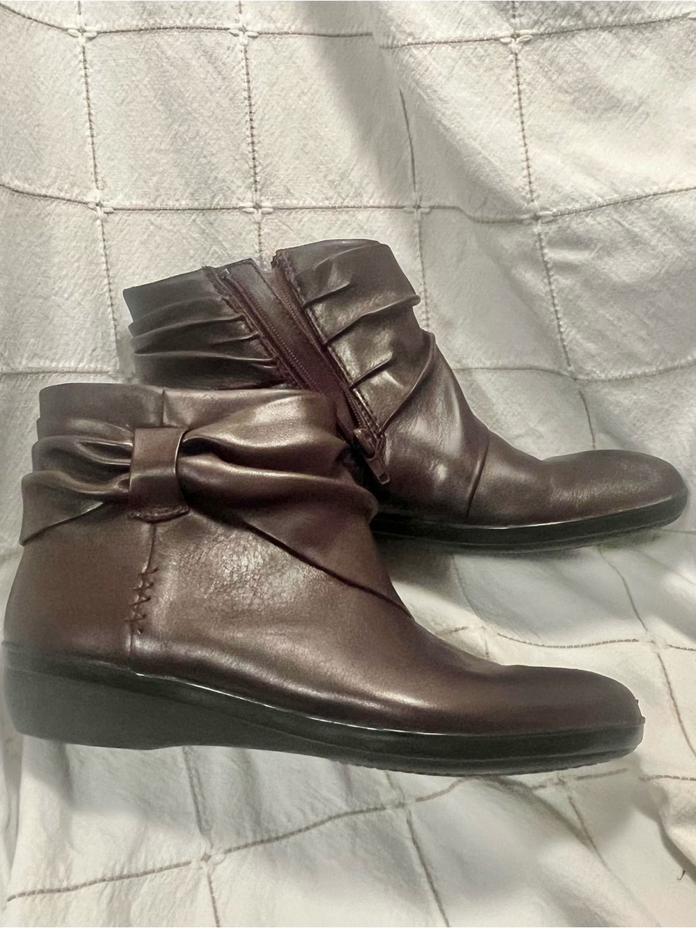 Clark’s Leather Women’s Brown Ankle Boots with Bow Accent